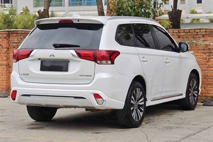 Used Mitsubishi Outlander 2021 2.0L Two-Wheel Drive Comfort Edition 7 Seats
