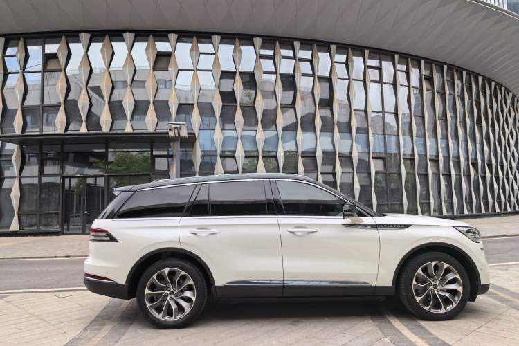 Used Lincoln Aviator 2020 3.0T V6 All-Wheel Drive Executive Version
