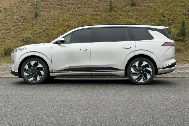 Used Dongfeng eπ eπ008 2024 636Max All-Electric Version 6 Seats Exterior 5