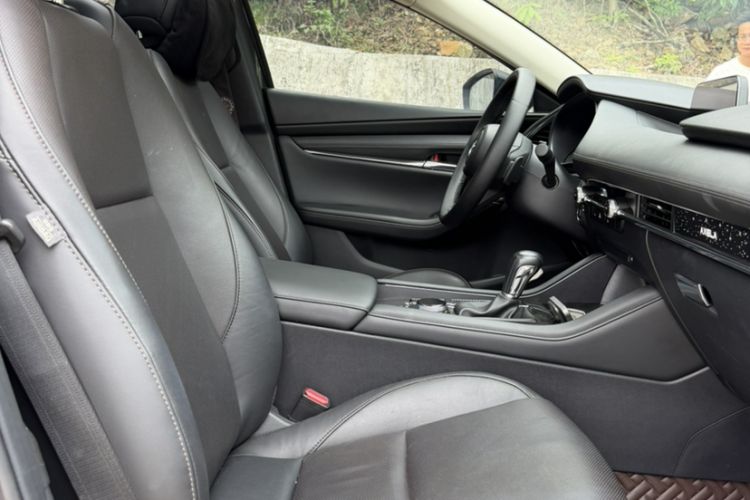 Used Mazda 3 Axela 2021 2.0L Automatic ZhiZun Edition
