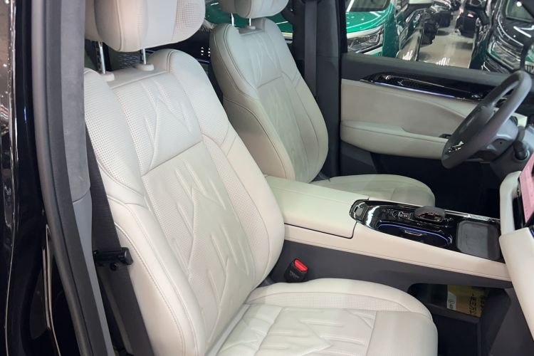 Used Zeekr 009 2024 Six-Seat Executive Version 4WD 108 kWh
