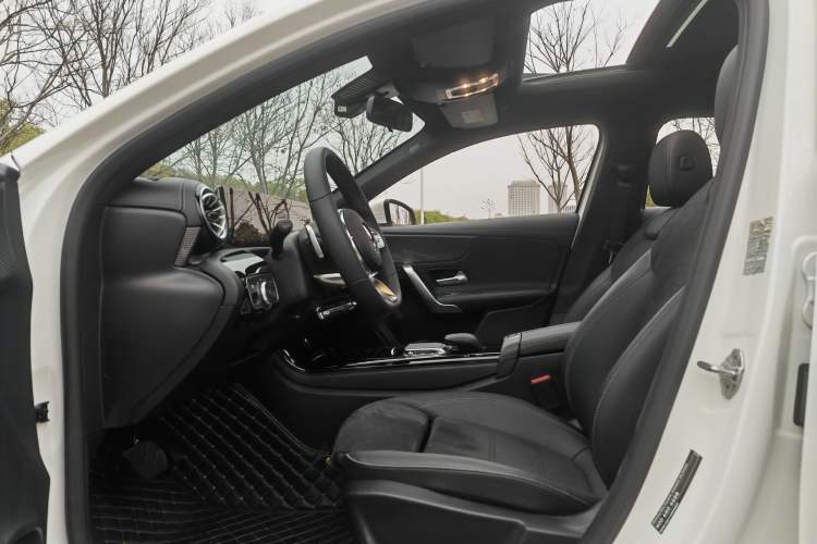 Used Mercedes-Benz A-Class 2022 Second Facelift A 200 L Sport Sedan Fashion Version