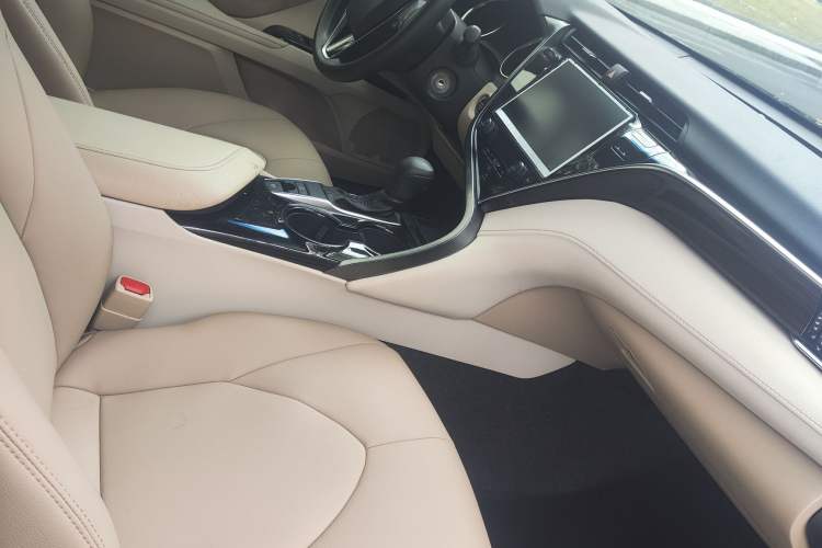 Used Toyota Camry 2019 2.0E Elite Edition China VI Standard Interior 8