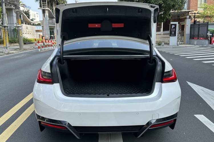 Used BMW i3 2024 eDrive 35 L Exterior 6