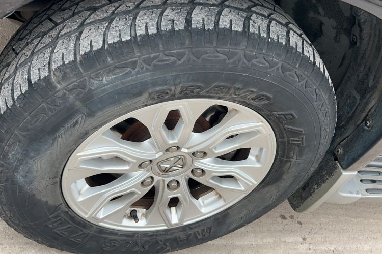 Used JMC Yusheng S350 2013 2.4T Manual Two-Wheel Drive Diesel Ultra-Luxury 5-Seater
