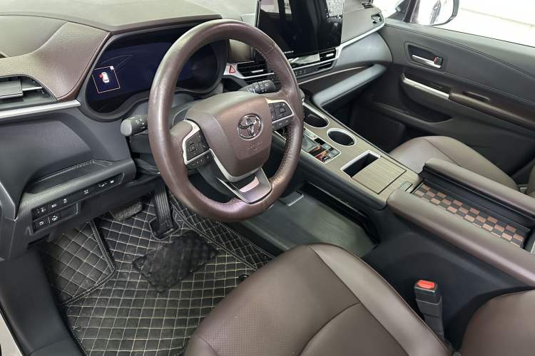 Used Toyota Granvia 2024 2.5L Hybrid Prestige PLUS Four-Wheel Drive Version
