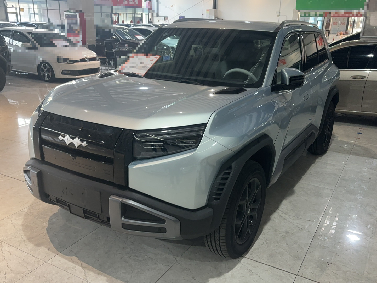 Под передней частью автомобиля