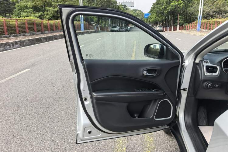 Used Jeep Compass 2017 200T Automatic Family Edition
