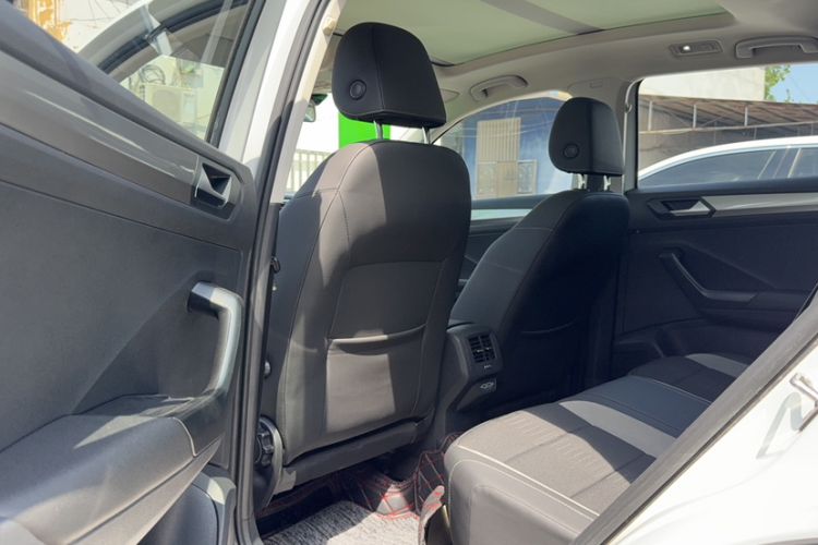 Used Volkswagen T-ROC 2020 230TSI DSG Two-Wheel Drive Advanced Version Interior 3