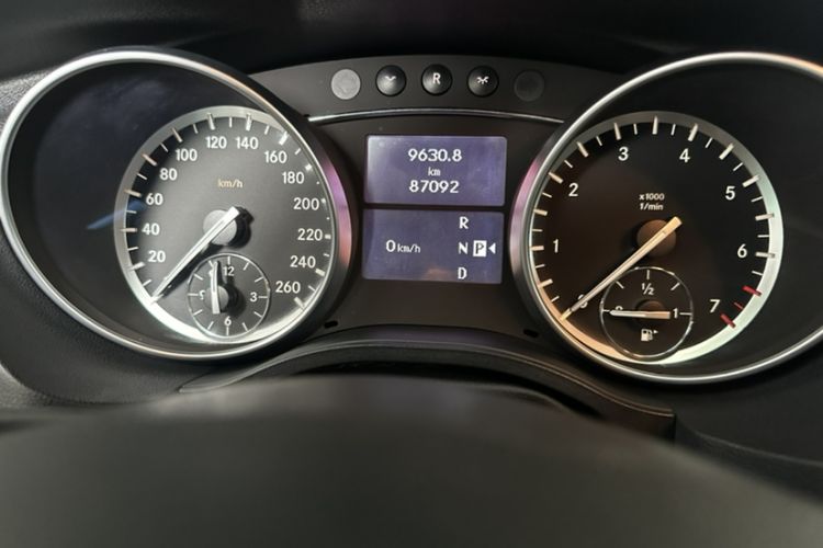 Used Mercedes-Benz R-Class 2017 R 320 4MATIC Business Edition Prestige Model