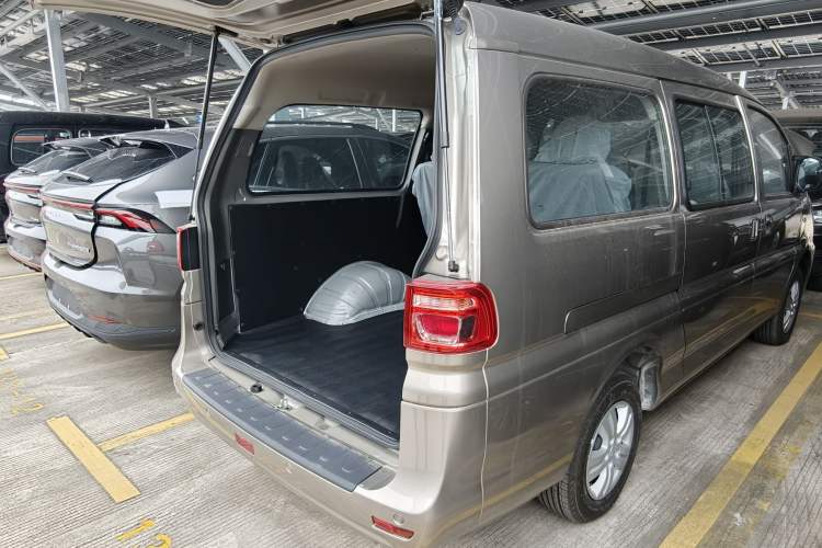 Used FORTHING Lingzhi M5 2025 Model, 420km Pure Electric Urban Version, 5-seater
