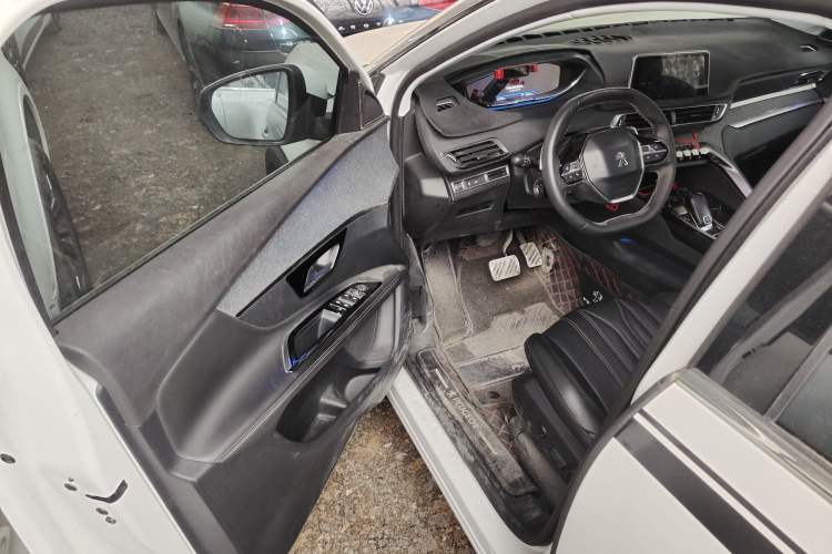 Used Peugeot 5008 2017 380THP 7-Seater Luxury Edition Left Front Seat