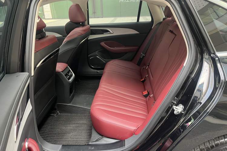 Used Hongqi H5 2025 2.0T Automatic Flag Edition – 500 000 Units Commemorative Version Interior 6