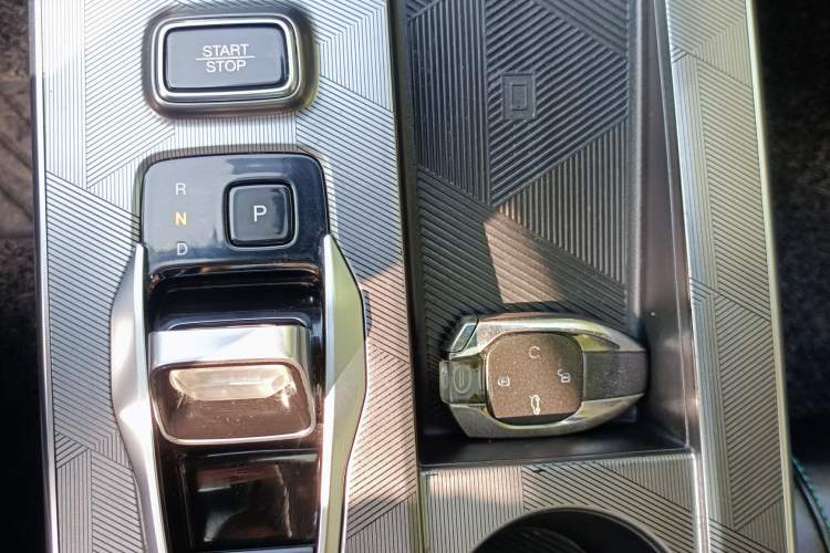 Used GAC Trumpchi EMKOO 2022 2.0 ATK TwinStar Pro Edition Gear Lever