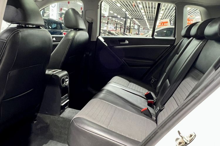 Used Volkswagen Tiguan 2016 300TSI Automatic All-Wheel Drive Fashion Vision Edition Interior 2