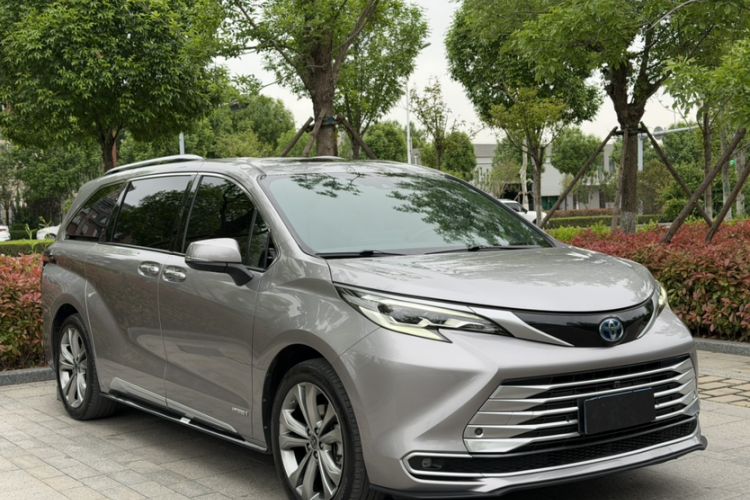 Used Toyota SIENNA 2023 2.5L Hybrid Platinum Edition