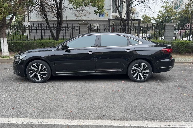 Used Volkswagen Passat 2023 Facelift 330TSI Luxury Edition
