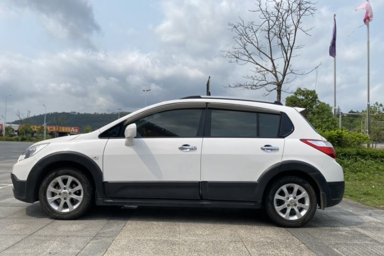 Used Venucia R50X 2015 1.6L Manual Luxury Edition Exterior 2