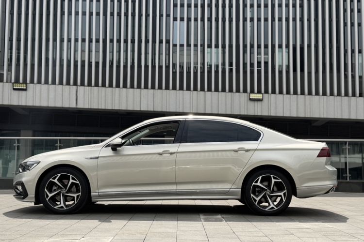 Used Volkswagen Magotan 2023 2 Million Units Commemorative Edition 330TSI DSG Luxury Version