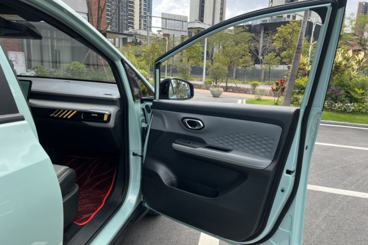 Used AION Y 2022 70 Tech Edition Lithium Iron Phosphate
