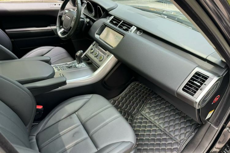 Used Land Rover Range Sport 2017 3.0 SC V6 SE Interior 4