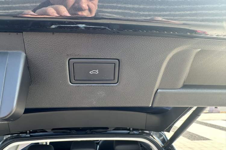 Used Volkswagen Tayron 2023 280TSI Two-Wheel-Drive Luxury Plus Advanced Version Interior 9