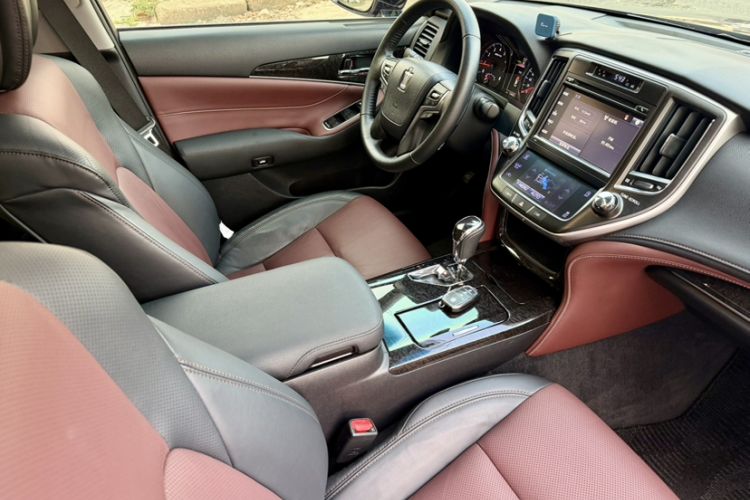 Used Toyota Crown 2018 2.0T Sport Edition Interior 9