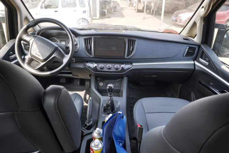 Used FORTHING Lingzhi 2024 M5L 1.5T Manual Base Model 7 Seats
