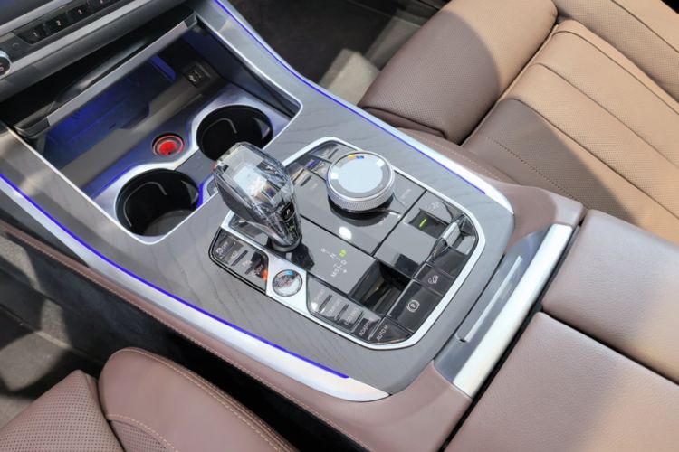 Used BMW X7 2022 xDrive40i Luxury Package with Leading Features