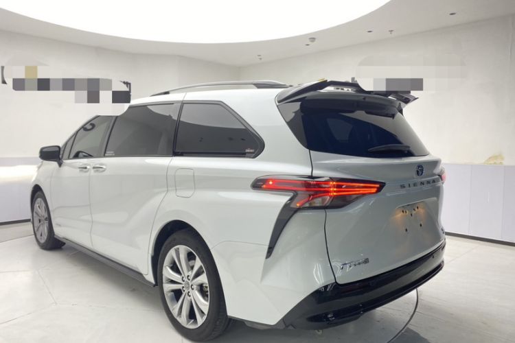 Used Toyota SIENNA 2023 2.5L Hybrid Deluxe Edition