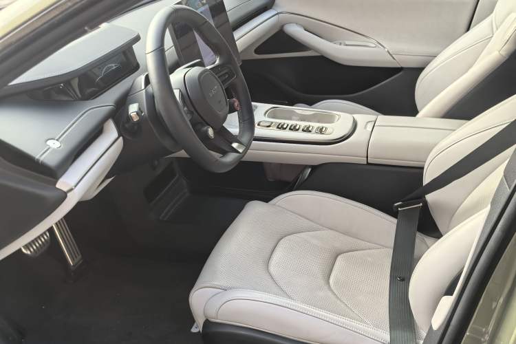 Used Xiaomi Auto SU7 2024 Four-Wheel Drive Ultra-Long Range Advanced Intelligent Driving Max Edition