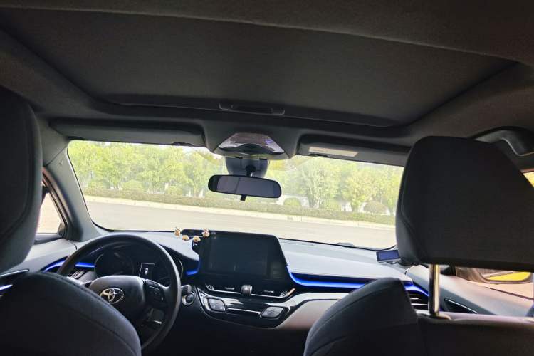 Used Toyota C-HR 2018 2.0L Leading with Sunroof China VI Standard