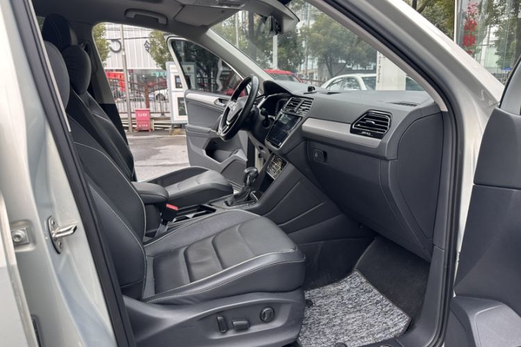 Used Volkswagen Tiguan L New Energy 2021 430 PHEV Plug-in Hybrid Flagship Edition Right Front Seat