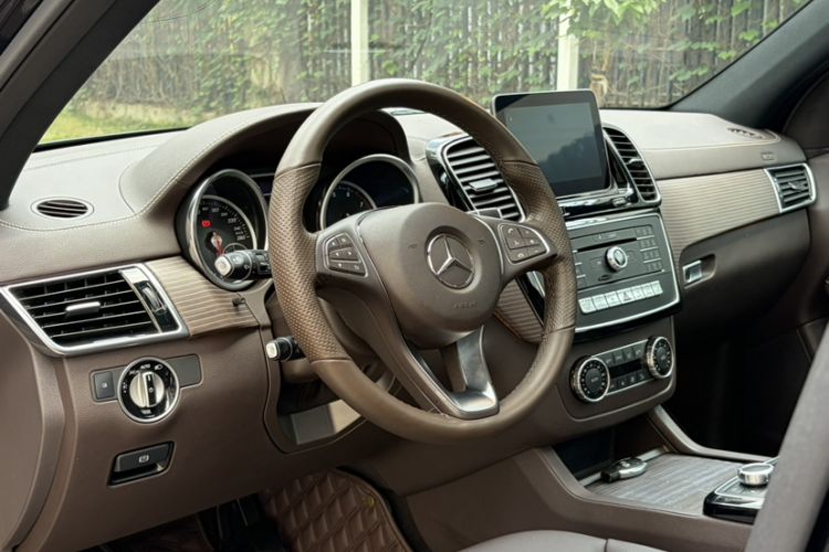 Used Mercedes-Benz GLE 2018 GLE 320 4MATIC Dynamic Edition Collector's Edition Interior 2