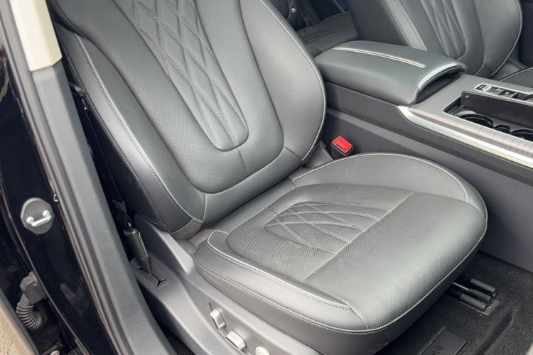 Used Hongqi HS7 PHEV 2024 2.0T PHEV Four-Wheel Drive Flagship Edition 6 Seats Right Front Seat