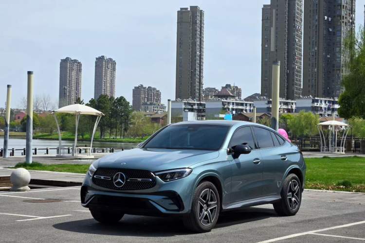 Used Mercedes-Benz GLC Coupe 2025 GLC 260 4MATIC Coupe SUV Exterior 4