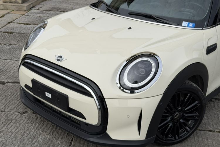 Used MINI MINI 2022 Updated 1.5T COOPER Artist Five-Door Edition
