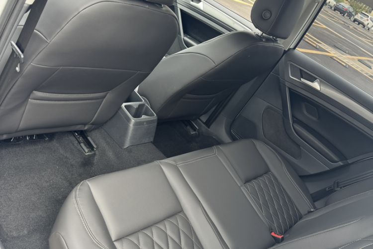 Used Volkswagen Golf 2016 1.6L Automatic Fashion Model