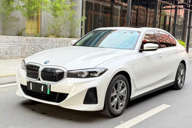 Used BMW i3 2024 eDrive 35 L Front Left 45 Deg