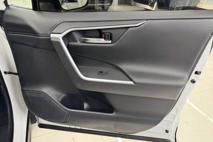 Used Toyota Wildlander 2020 Dual-Engine 2.5L E-CVT Two-Wheel Drive Prestige Edition
