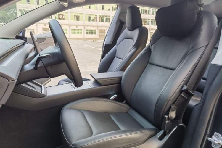 Used Tesla Model Y 2025 Rear-Wheel-Drive Version