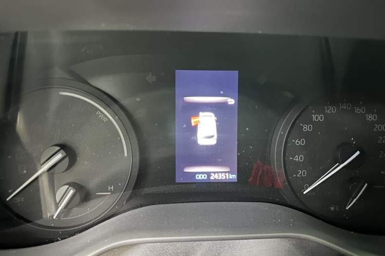 Used Toyota SIENNA 2024 2.5L Hybrid Comfort Edition Odometer Close Up