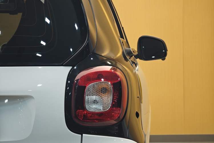 Used smart fortwo 2015 1.0L 52 kW hardtop Dynamic version