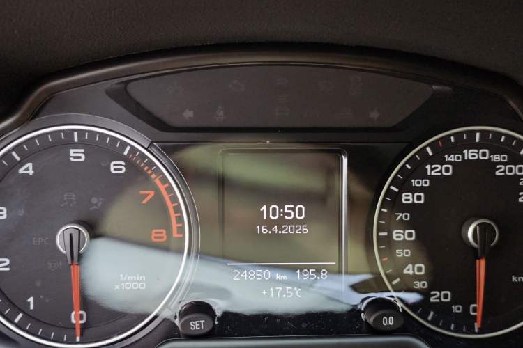 Used Audi Q5 2016 40 TFSI Technology Edition Odometer Close Up