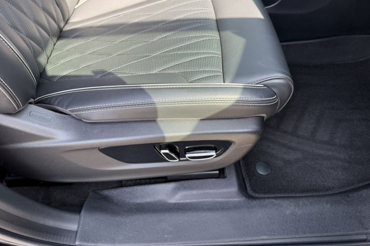 Used GAC Trumpchi GS8 2024 Linghang Series 2.0 TGDI Two-Wheel Drive Luxury Smart Connectivity Version Interior 11