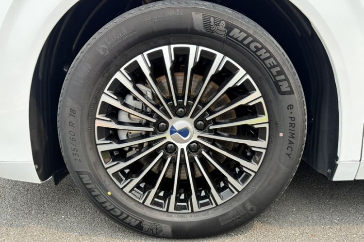 Used Denza D9 2022 DM-i 970 Four-Wheel Drive Prestige Model
