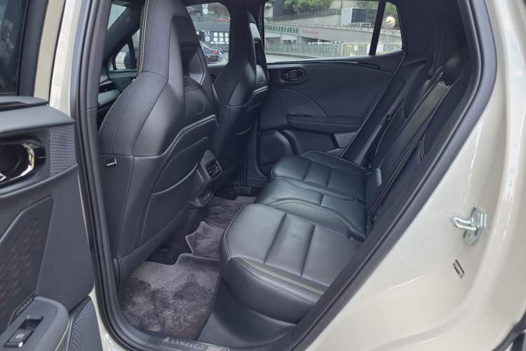 Used Lynk & Co 06 2025 Renew 1.5T Halo Interior 10