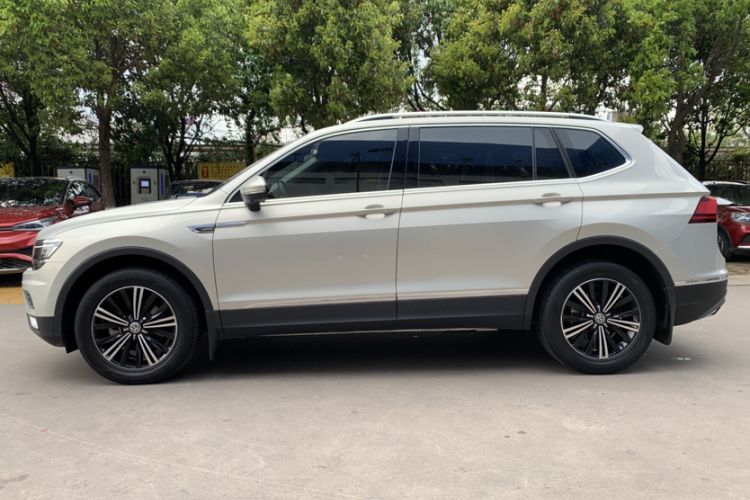 Used Volkswagen Tiguan L 2018 380TSI Automatic All-Wheel Drive Luxury Edition Exterior 5