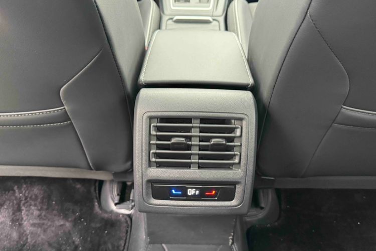 Used Volkswagen Golf 2023 Facelift 280TSI DSG R-Line Lite Interior 3