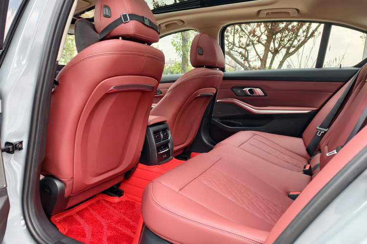 Used BMW 3 Series 2025 330Li M Sport Shadowline Package Interior 2